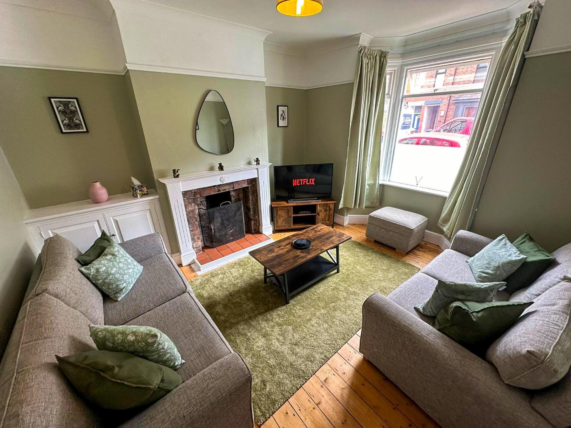 Cecil House - Stylish 2-Bed, Sleeps 5 Guests, Free Parking, Close To Cathedral, Bars & Restaurants Lincoln Exterior photo